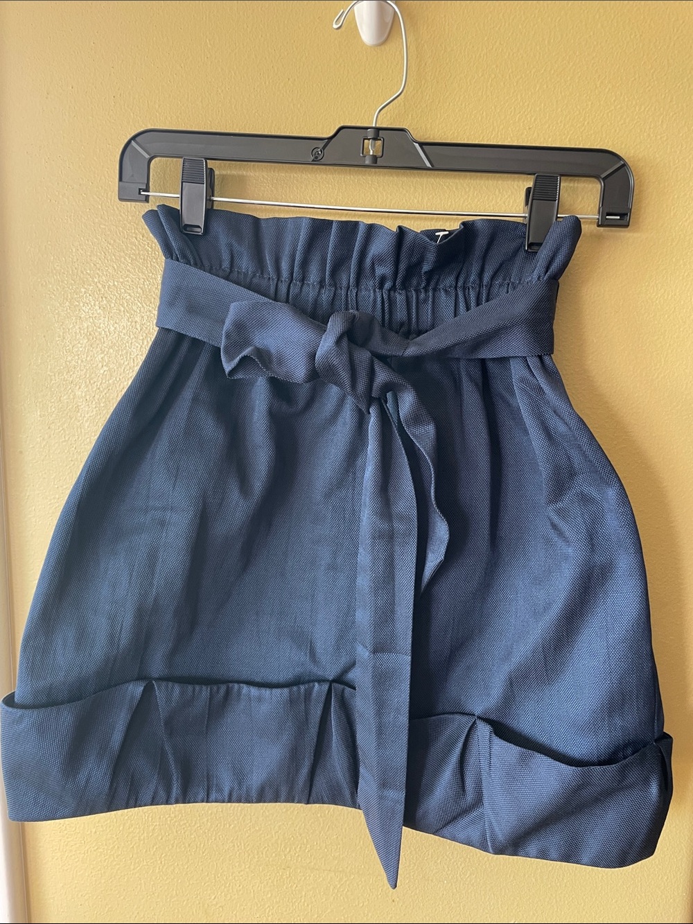 NWOT BCBGeneration Navy Paperbag Waist Tie Mini Skirt